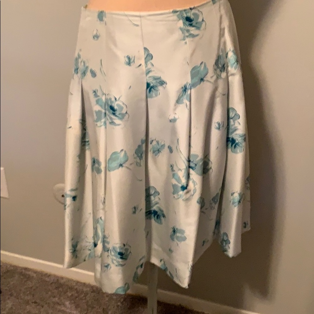Banana republic pleated skirt. Size 4.